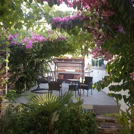 Ruza Zaton (Sibenik-Knin)
